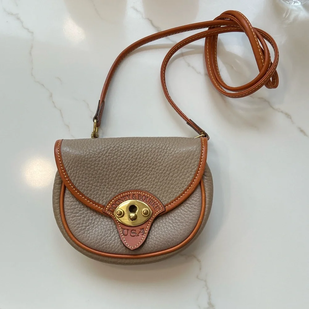 Dooney & Bourke Tan Leather Crossbody Calvary bag Brass Hardware Vintage - Picture 1 of 9